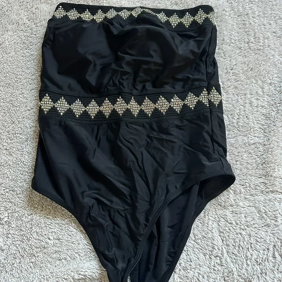 Black One Piece Swimsuit with Strapless Design and Decorative Band - Picture 2 of 2